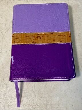 The Message Remix - The Bible In Contemporary Language Eugene H Peterson Purple